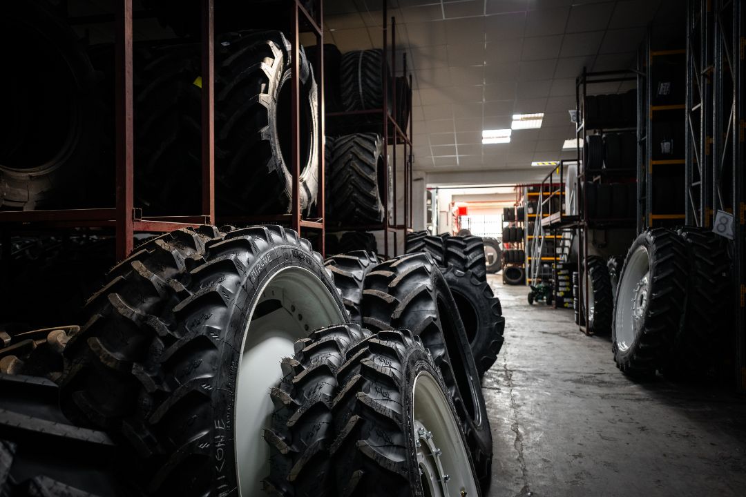 Cerchio agricolo in acciaio montato su trattore officina Ermes Gomme Poirino