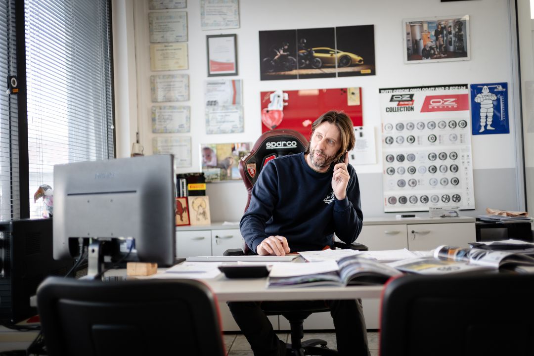 Tecnico Ermes Gomme al lavoro
