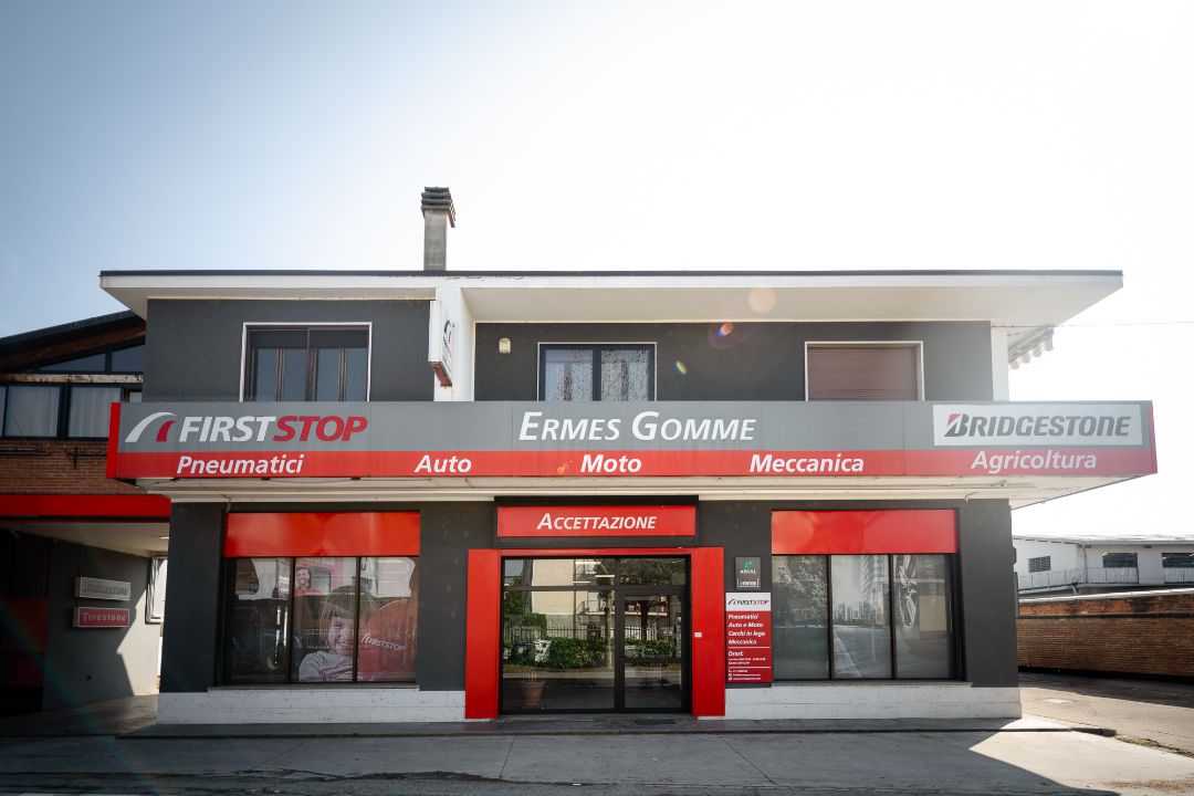 Facciata centro Ermes Gomme First Stop Bridgestone - Via Carmagnola 5 Poirino