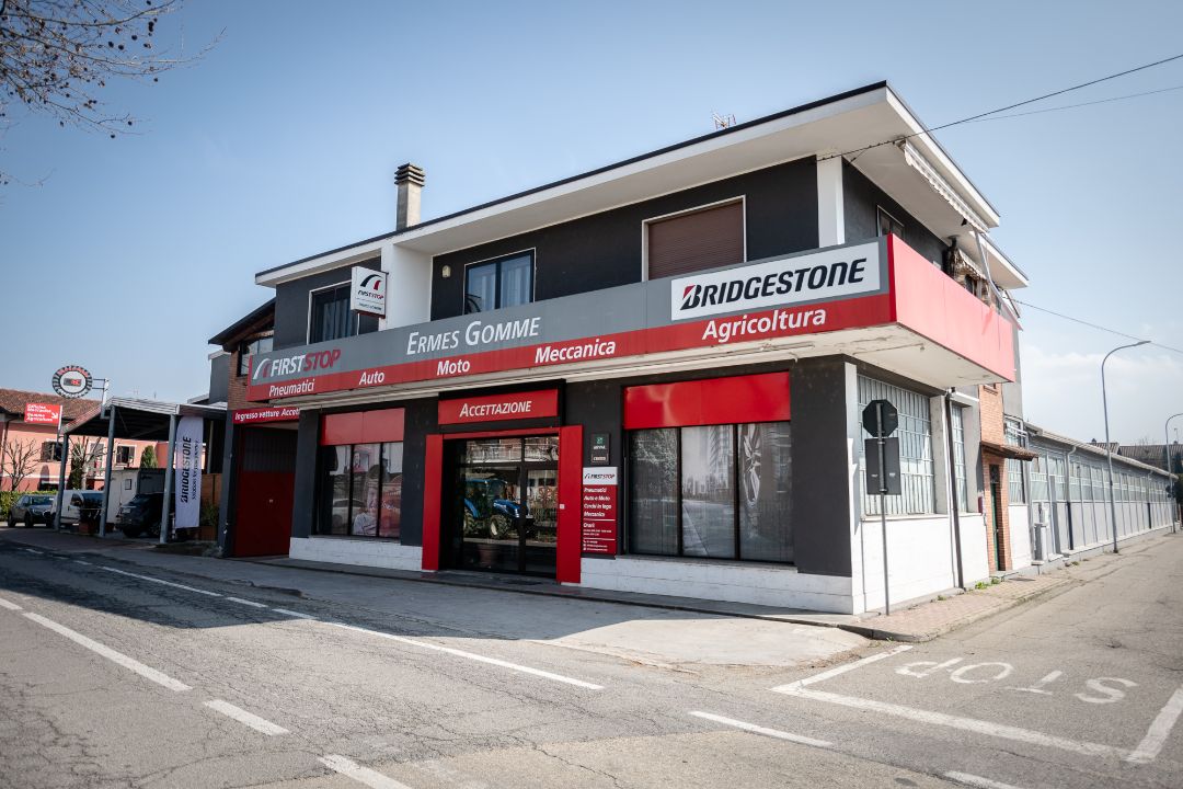 Sede Ermes Gomme Poirino - via Carmagnola 5, centro First Stop e Bridgestone dal 1984