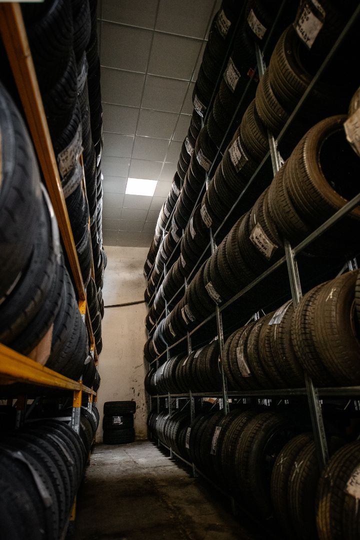 Magazzino pneumatici Ermes Gomme Poirino - deposito stagionale
