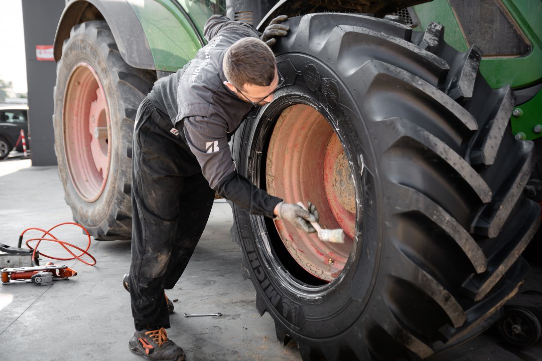 Interventi agricoli in campo Ermes Gomme Piemonte