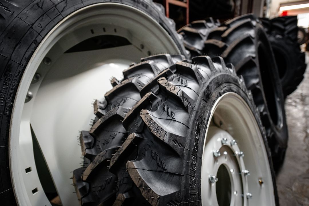 Interventi agricoli in campo Ermes Gomme Piemonte