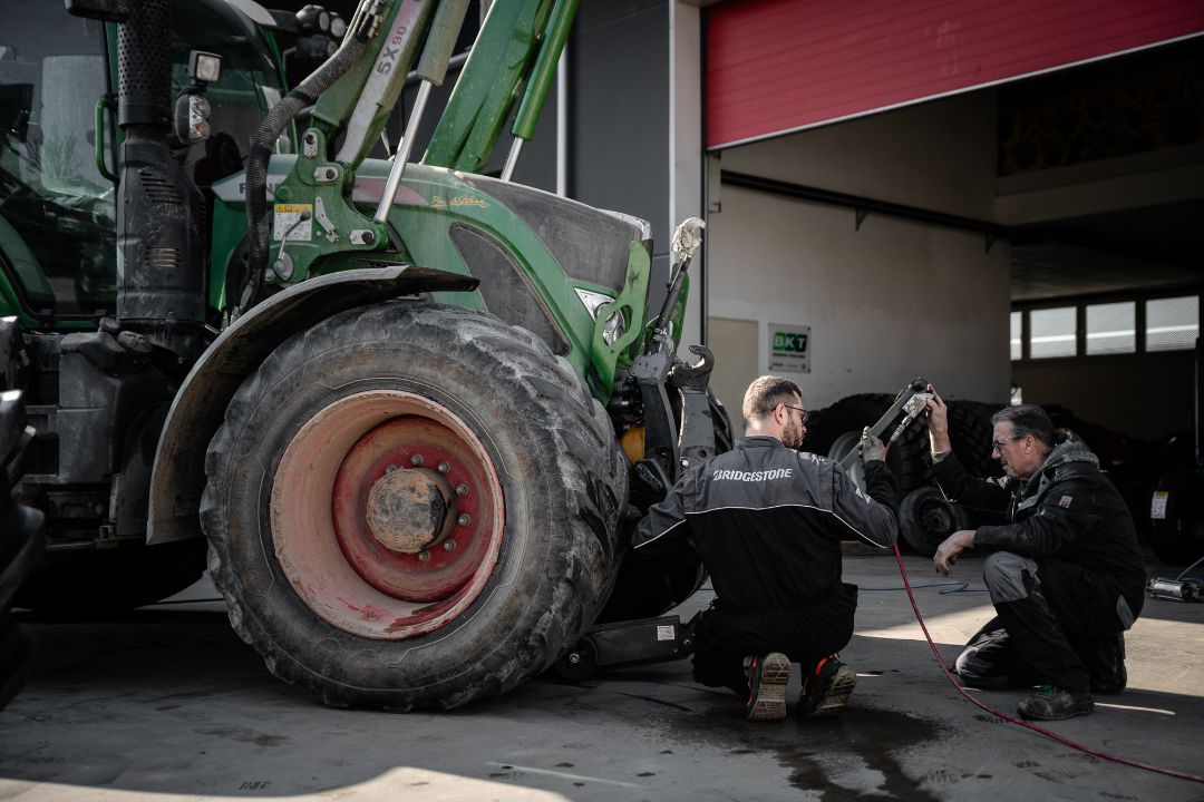 Interventi agricoli in campo Ermes Gomme Piemonte