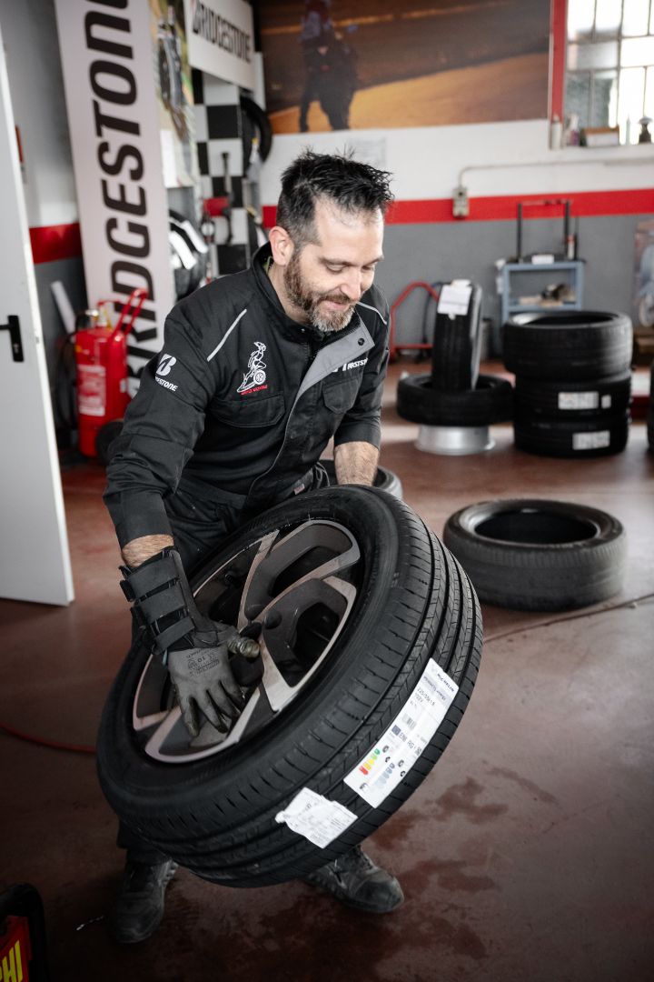 Ermes Gomme officina Poirino
