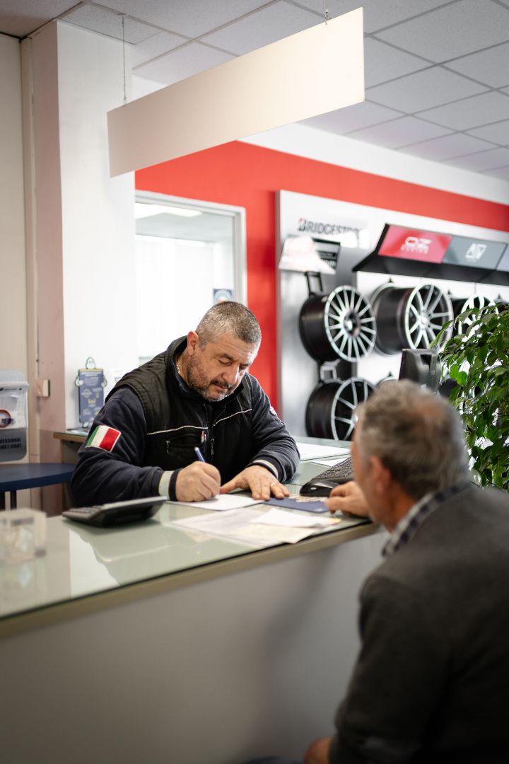 Ermes Gomme officina Poirino