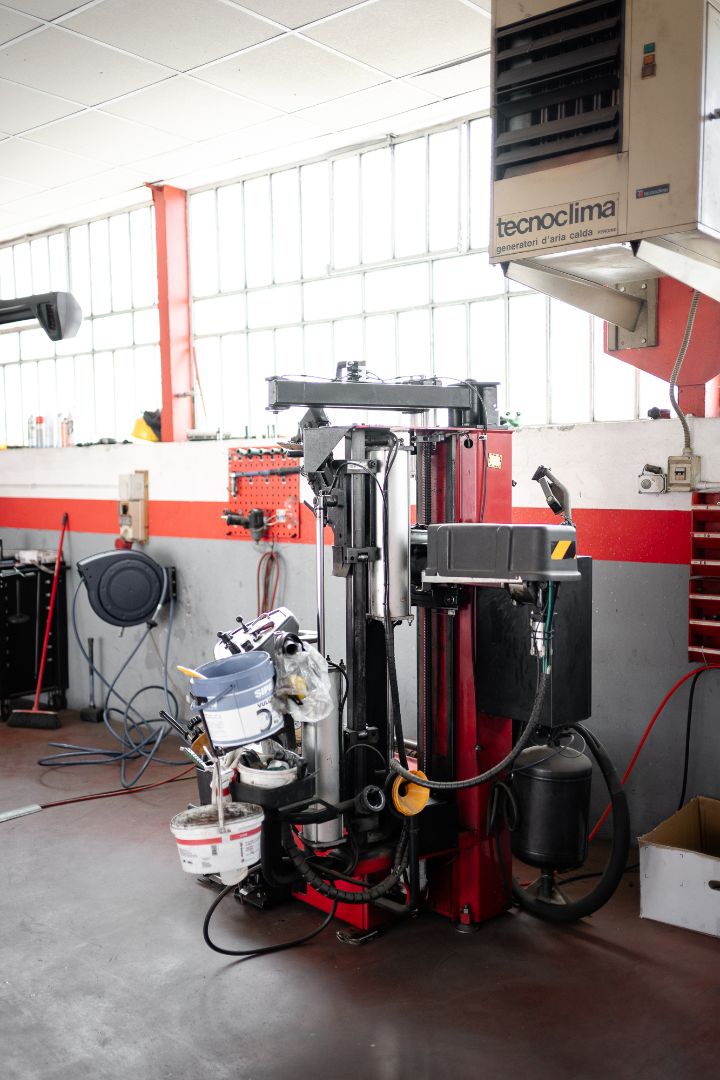 Ermes Gomme officina Poirino