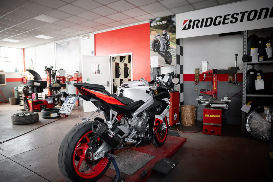 Montaggio pneumatici auto moto Ermes Gomme Poirino