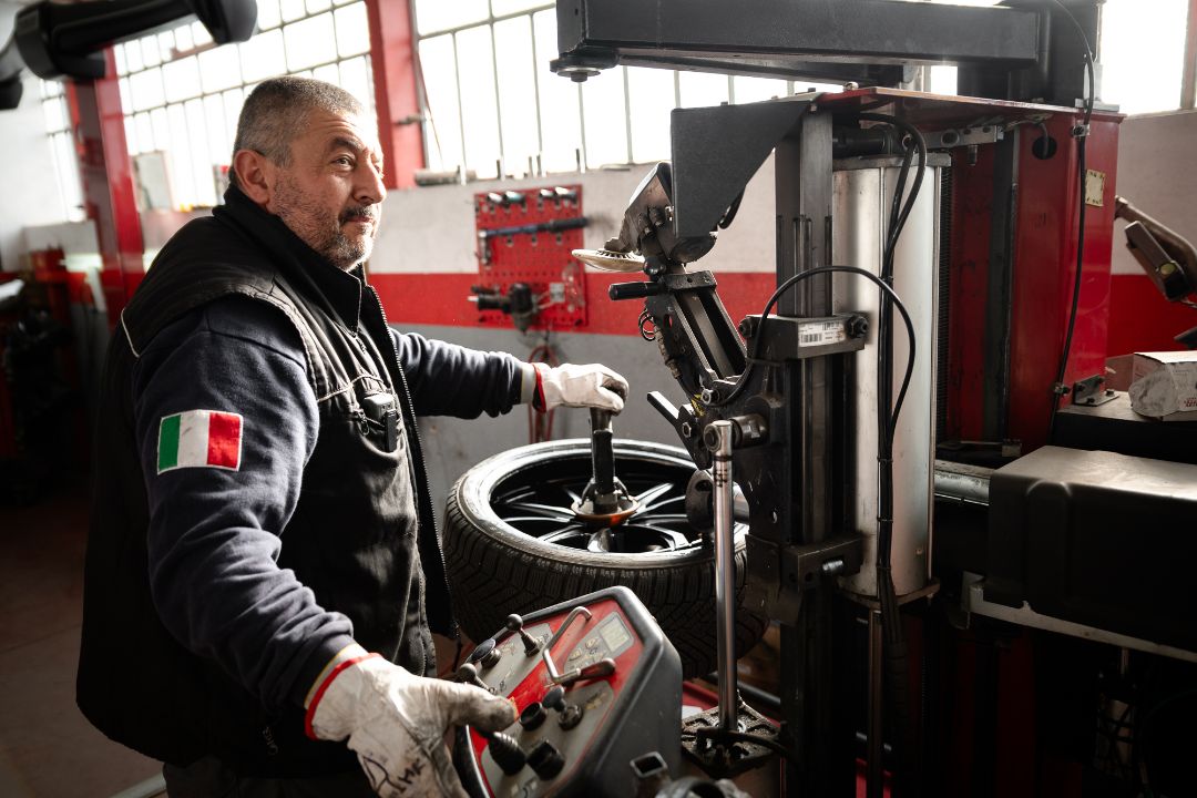 Montaggio pneumatici auto moto Ermes Gomme Poirino