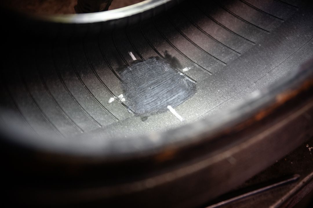 Macro battistrada pneumatico riparato con tassellatura Ermes Gomme Poirino