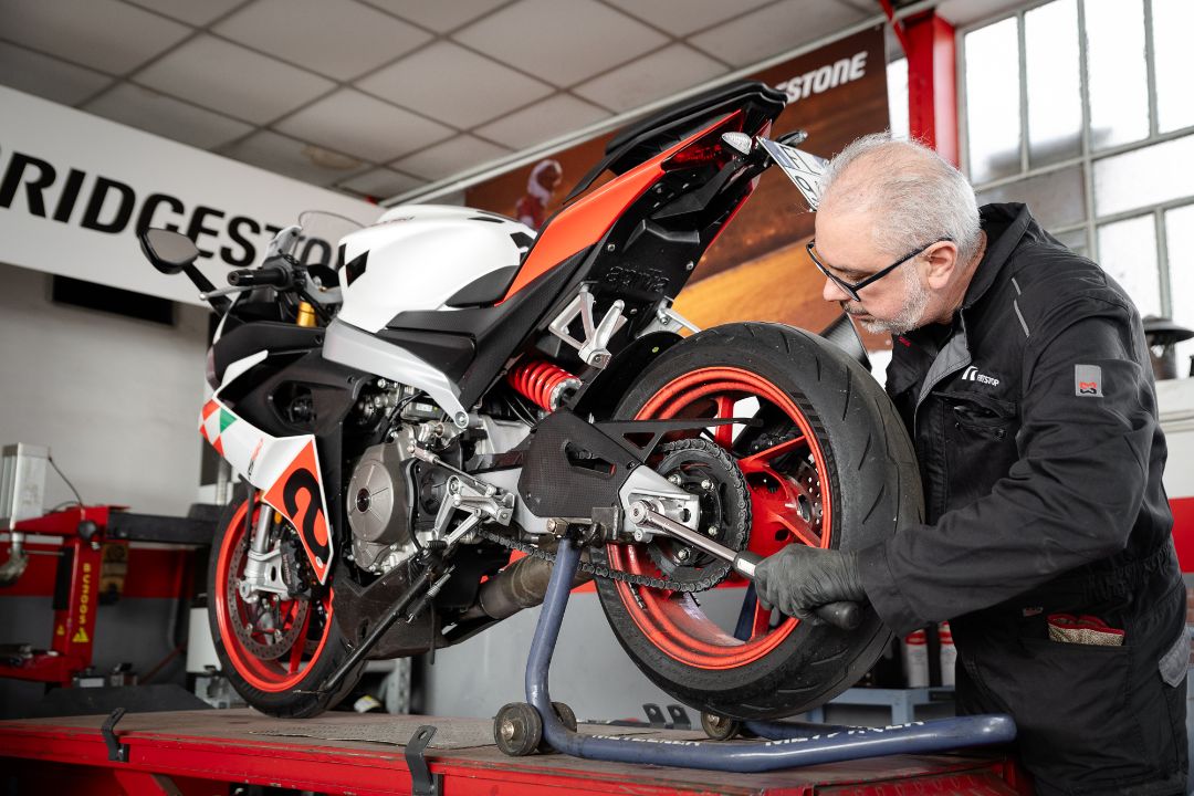 Montaggio pneumatici moto Ermes Gomme Poirino